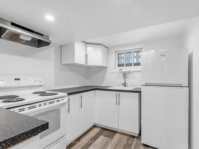 10 Hartley Ave #BASEMENT — Photo 8