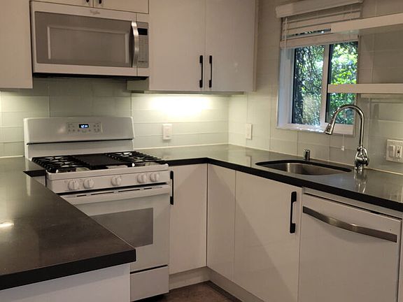 4th image of 305 Broadway St #4