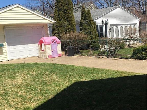 5th image of 32 Pulaski St
