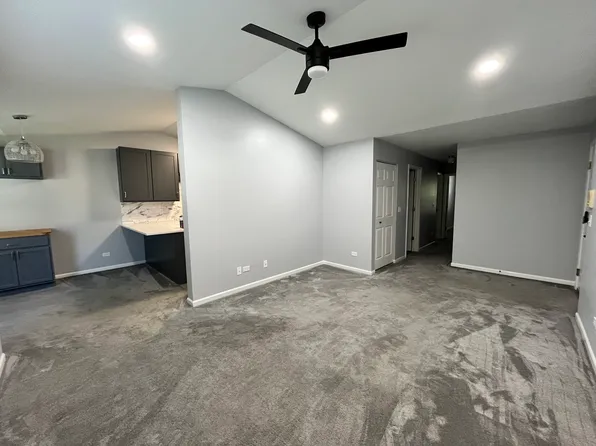 1244 N Red Oak Cir Unit 3, Round Lake Beach, IL 60073