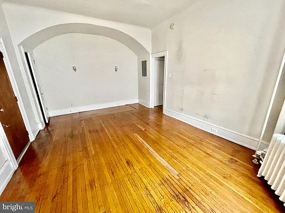 3rd image of 247 W Hansberry St APT 1R