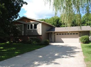 2908 98th Ave N, Brooklyn Park, MN 55444