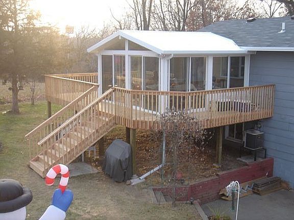 new deck and 4 season room added Dec 2006
