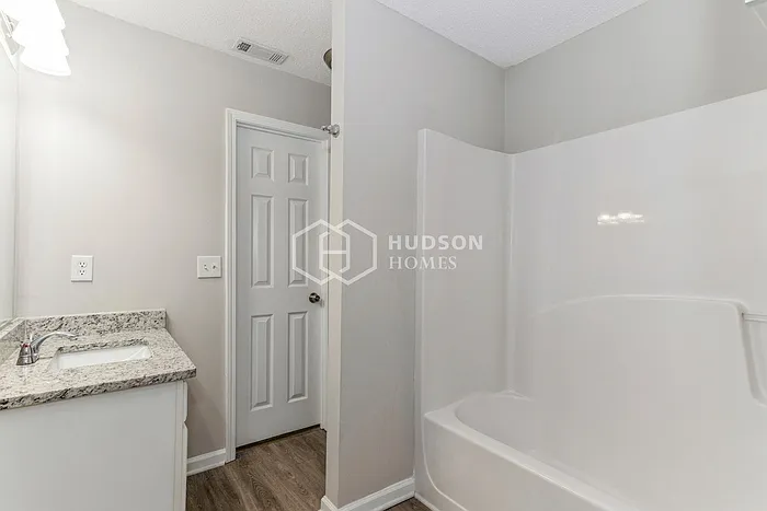 515 Gonzaga Cir — Photo 12