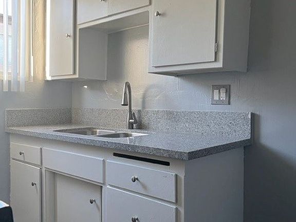 4th image of 115 N Oak St APT 30