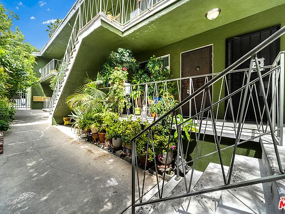 5th image of 944 N San Vicente Blvd