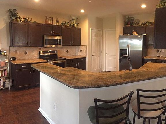 5th image of 7876 Carriage Pointe Dr