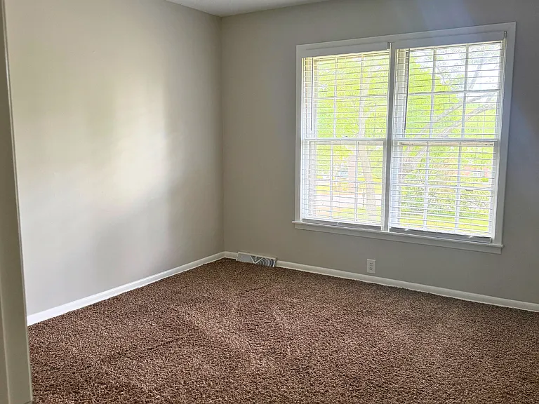 2370 Roberts Ln — Photo 11