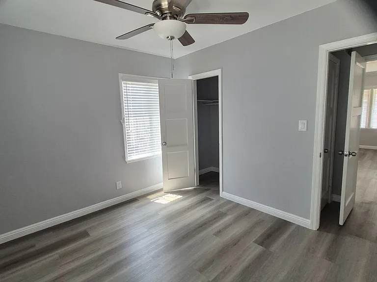 1337 W Arbutus St — Photo 8