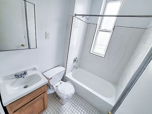 3rd image of 1250 Morris Ave #5E
