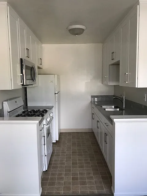 112 N Mar Vista Ave — Photo 4