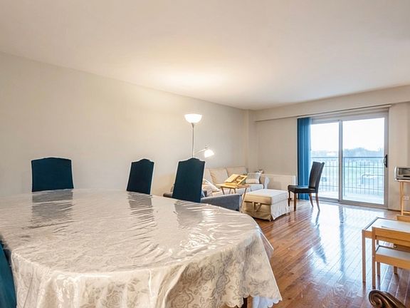3rd image of 6933 N Kedzie Ave APT 305