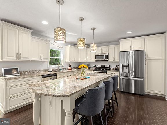 3rd image of 207 Azalea Rd