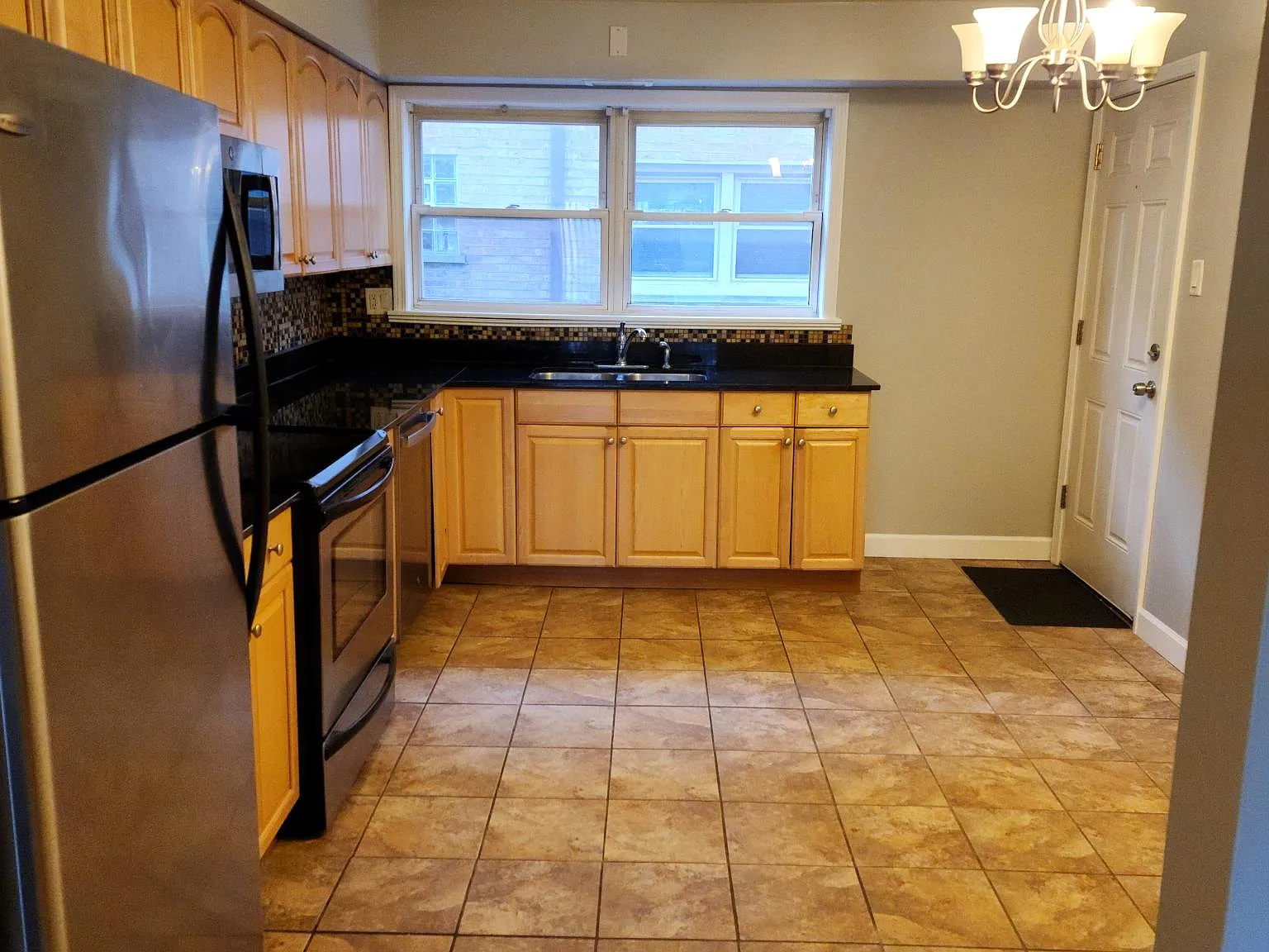 2 bed, 900 sqft, $1,700 — Photo 4