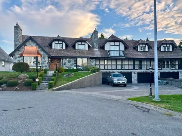 3755 Clearbrook Rd #7, Abbotsford, BC V2T 5A8
