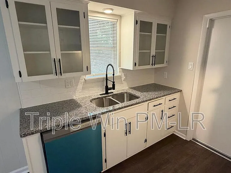 8 Glendale Dr — Photo 9