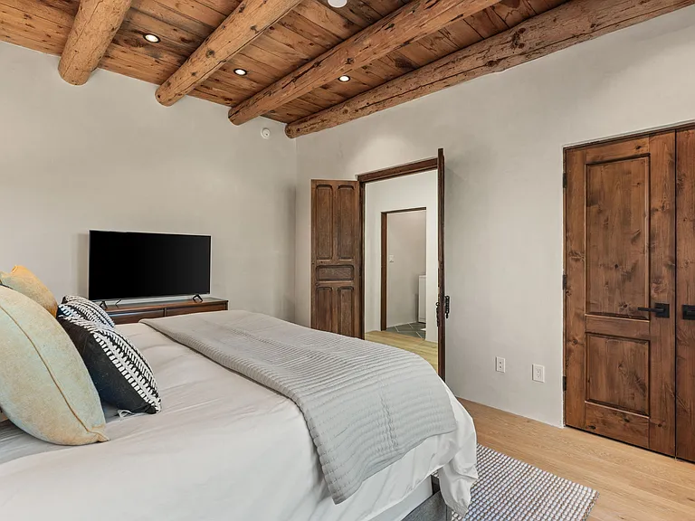 1615 Camino De Cruz Blanca — Photo 35