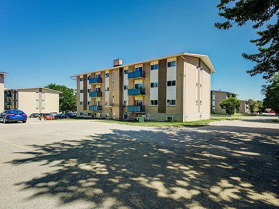 3rd image of 432 Leinster St #2-Bedroom