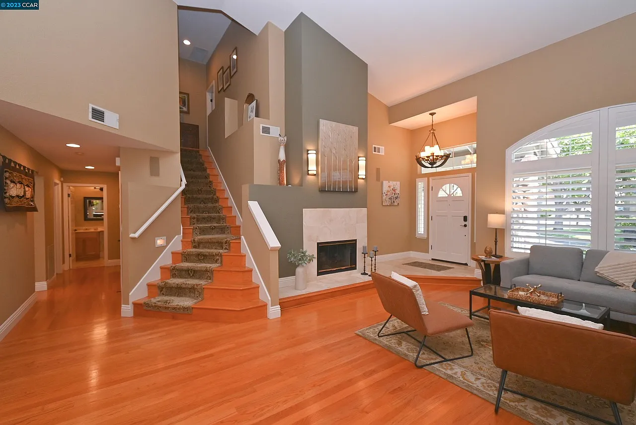 3 bed, 1939 sqft, $4,650 — Photo 3