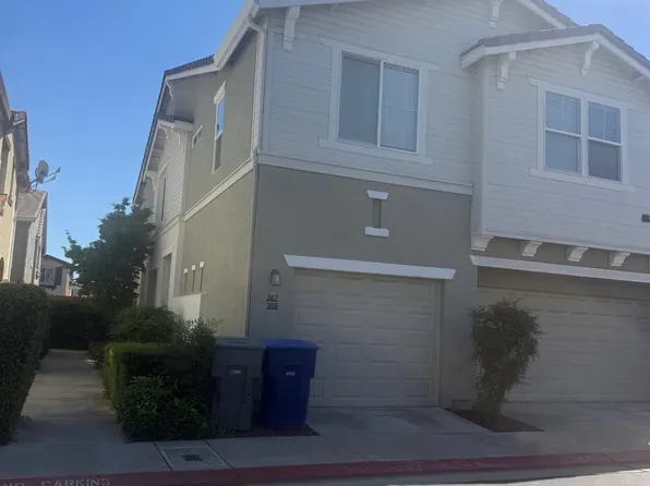 369 N Greco Ln, Clovis, CA 93611