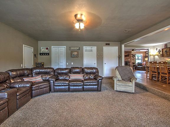 3rd image of 2521 Thunderbird Ln