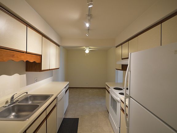 2nd image of 817 Oakton St APT 102