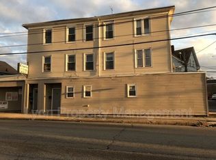 836 Main St APT 2R, Pawtucket, RI 02860