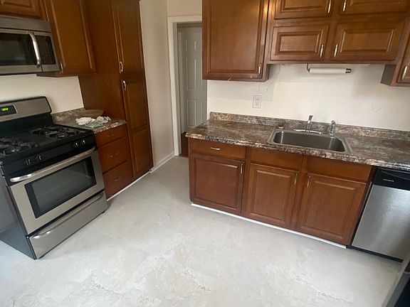 2nd image of 2621 Plainfield Rd
