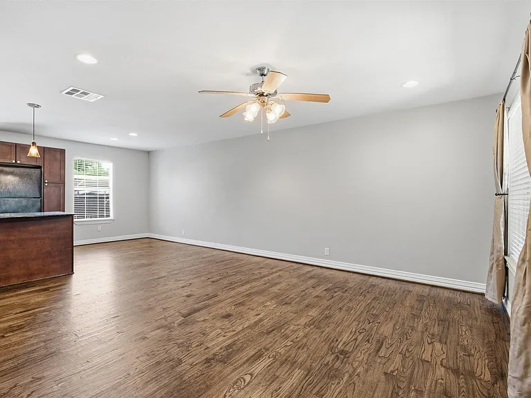4734A Bradford Dr — Photo 6