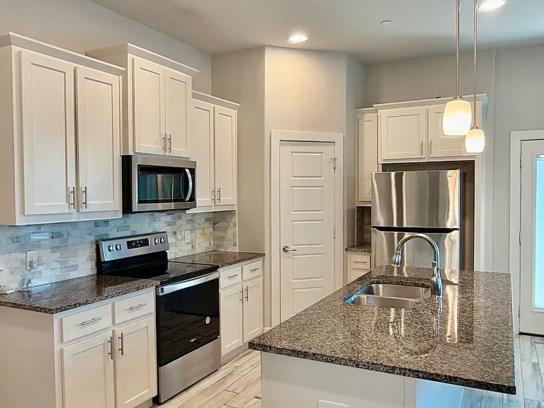 825 Eaglescliffe Lndg — Photo 3