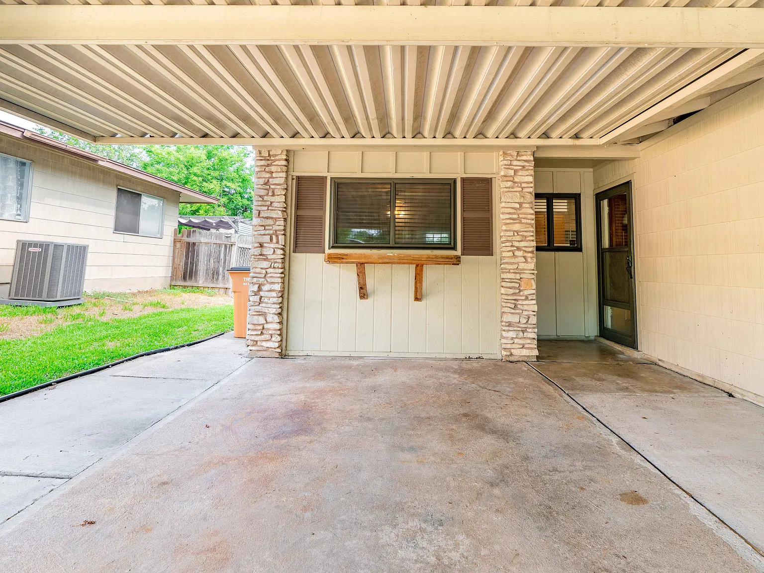 3 bed, 1399 sqft, $2,500 — Photo 3