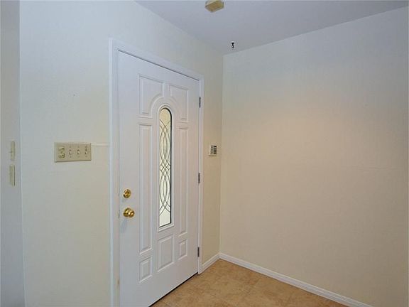 Interior entry with lead-glass front door and ceramic tile!