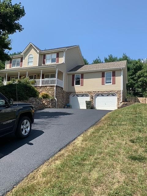 2nd image of 2411 Olde Salem Dr