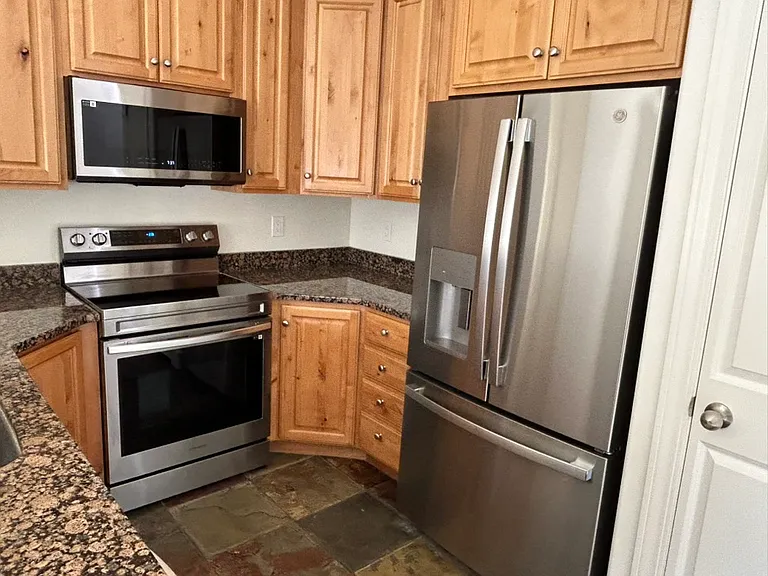 607 E Wyngate Pointe Ln — Photo 9