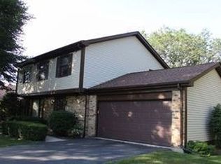 1019 Langley Cir, Naperville, IL 60563