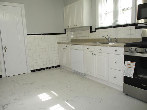 3rd image of 7562 Hoover Ave #0