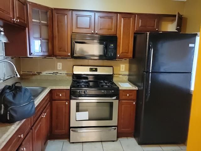 2nd image of 1074 Nelson Ave #2