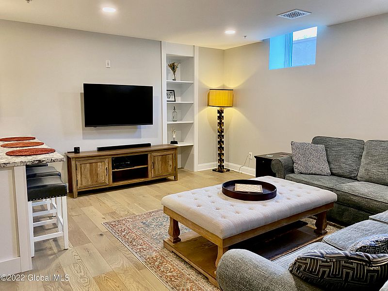 5th image of 77 VAN DAM Street #103