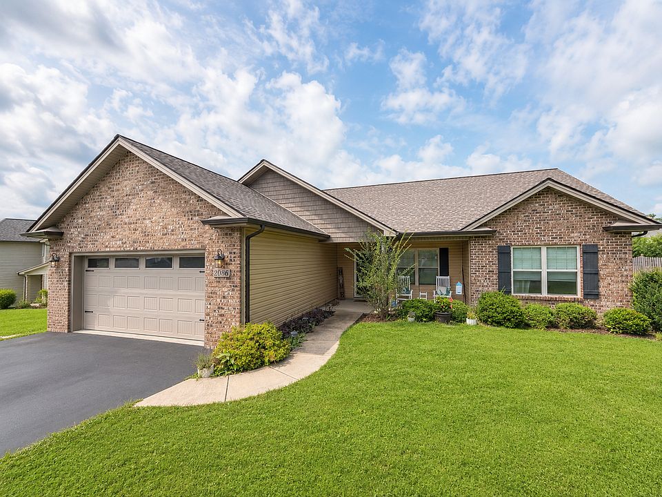 1st image of 2086 Meadow Creek Ln