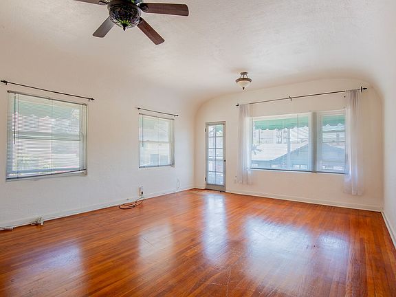 4th image of 142-148 W Upas St #144