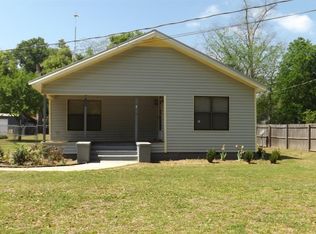 108 S Greenwood St, Geneva, AL 36340