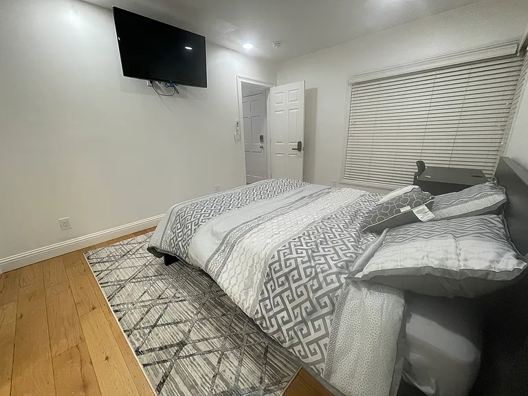 4717 V St — Photo 11
