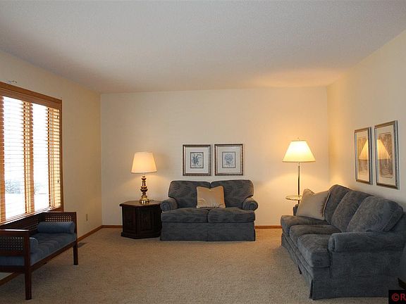 3rd image of 1320 Hauenstein Dr