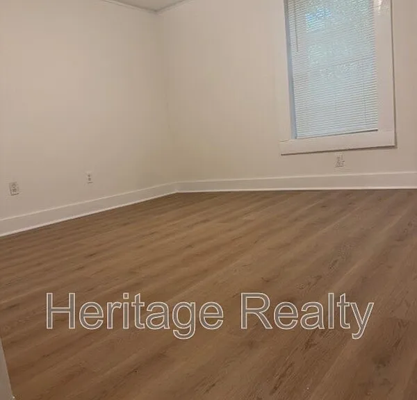 2400 Center Ave — Photo 12