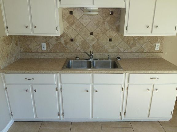 4th image of 4113 King Richard Dr