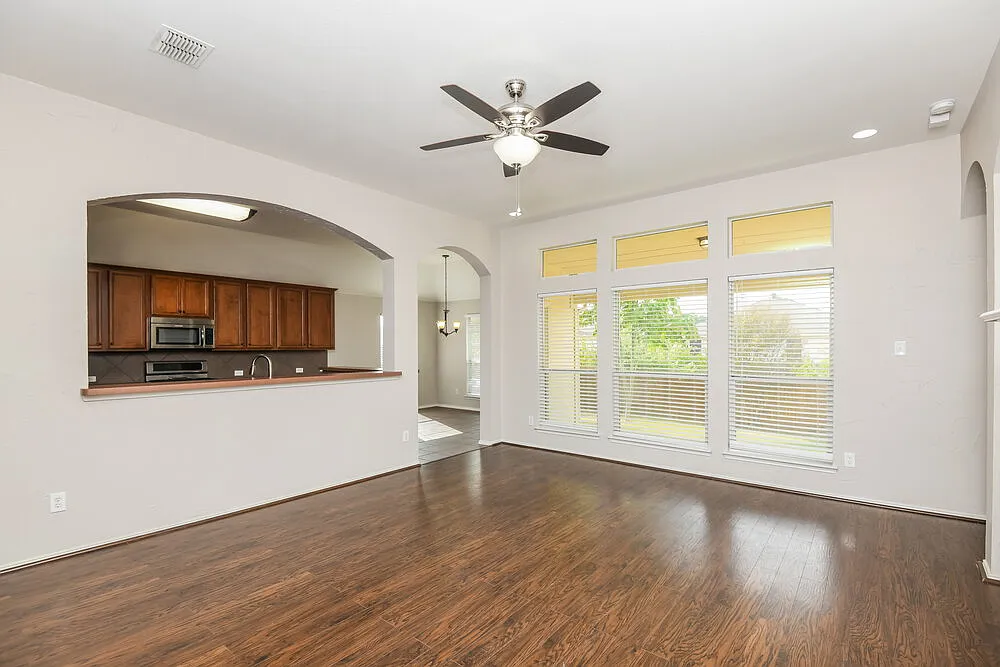 3 bed, 2.0 bath, 2155 sqft, $2,695 — Photo 4