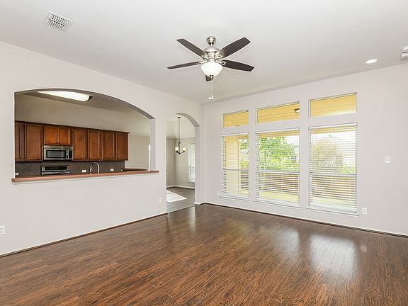 4th image of 337 Fort Edward Dr
