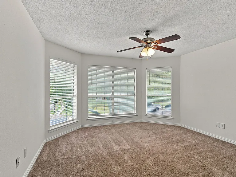 1205 Shannon Ln — Photo 43