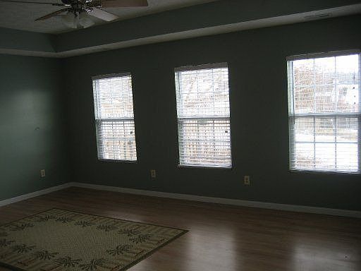 3rd image of 570 Bushwood Dr