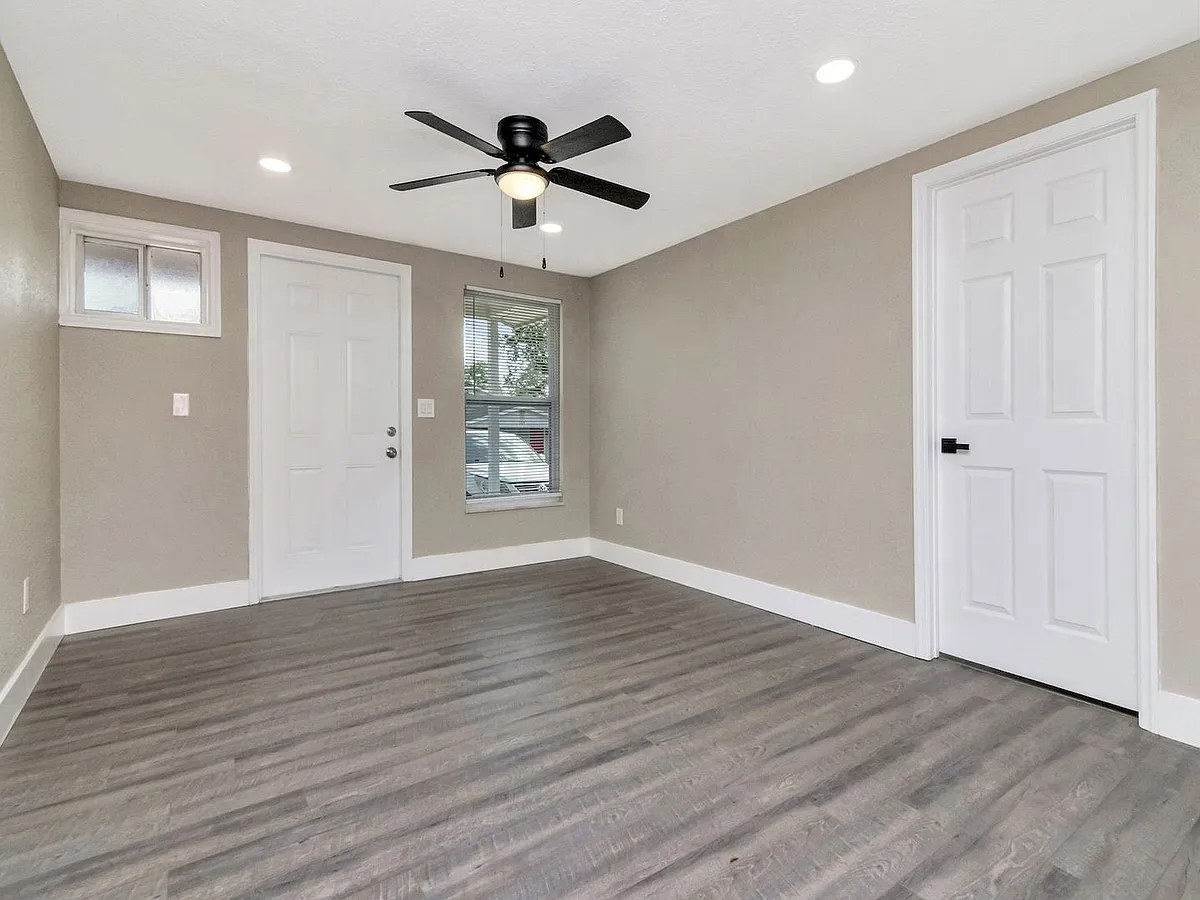 Building Photo - 104 Karde Ln #B